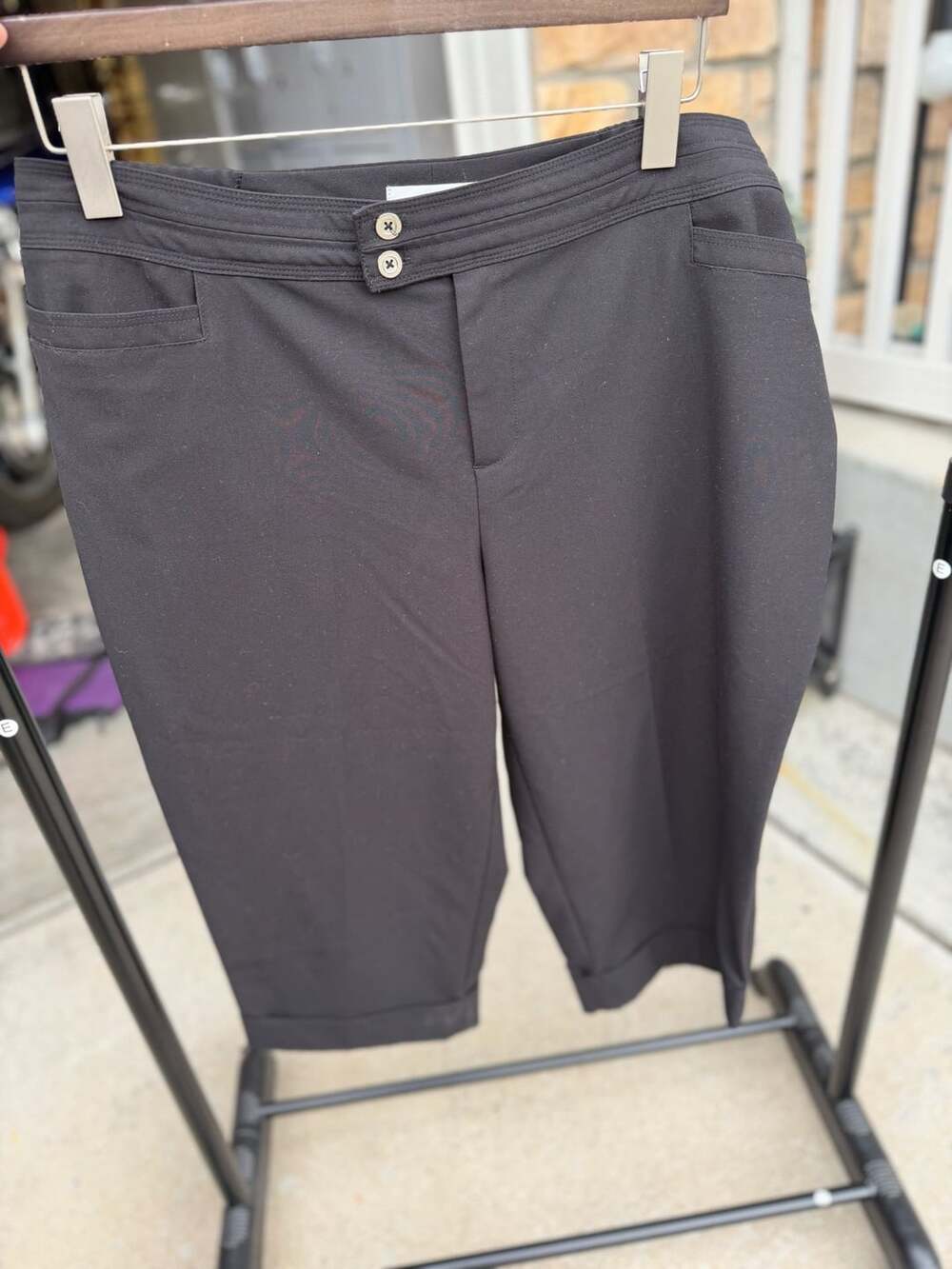 CJ Banks Black Pull-On Capri Pants with Pockets Size 20W